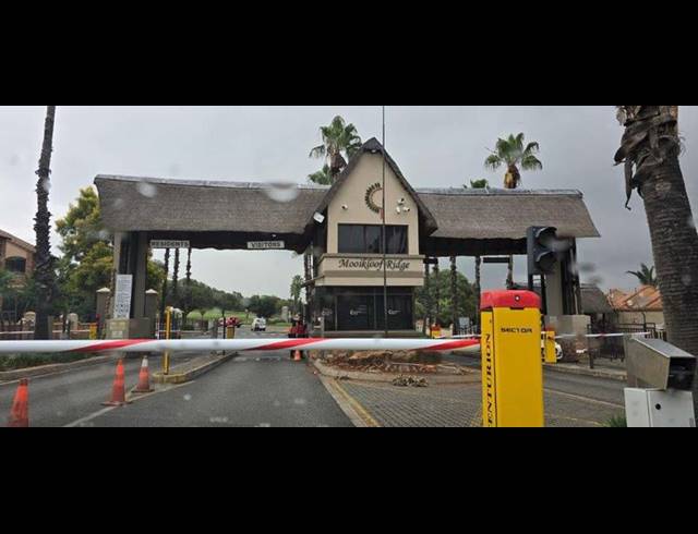 2 BEDROOM APARTMENT FOR SALE IN MOOIKLOOF RIDGE ESTATE